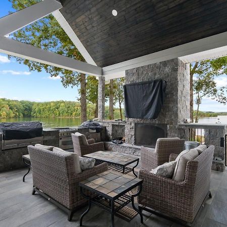 Rare Find Best Lot With Dock And Views On Lake Winchester Exterior photo