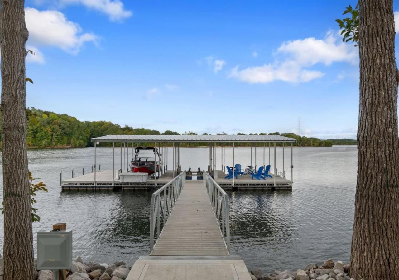 Rare Find Best Lot With Dock And Views On Lake Winchester Exterior photo