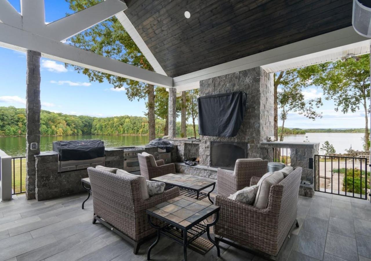 Rare Find Best Lot With Dock And Views On Lake Winchester Exterior photo